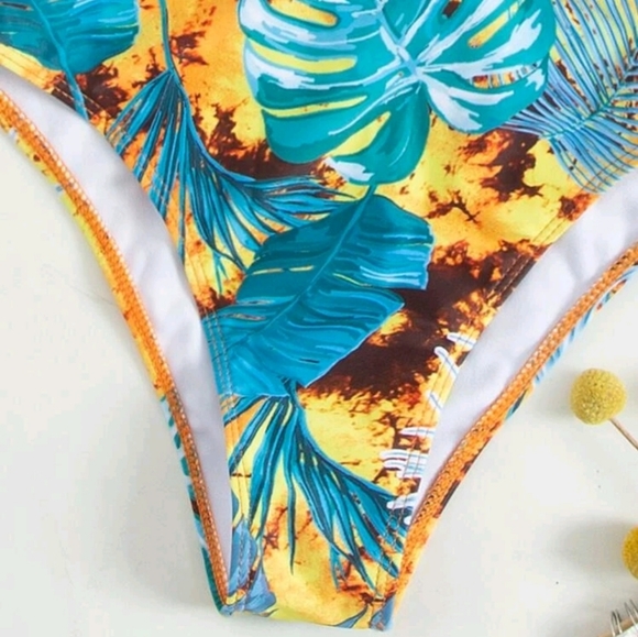 Tropical Ring Linked Halter One Piece Swimsuit - Picture 4 of 10